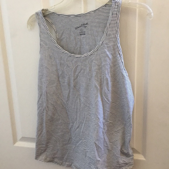 FINAL MARKDOWN LADIES universal thread tank medium - Picture 1 of 3